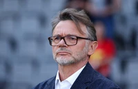 HLV Troussier nói về mục tiêu của tuyển Việt Nam và chiếc thẻ đỏ của Văn Khang