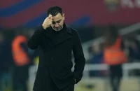 Xavi tuyên bố không chịu nổi áp lực, từ chức HLV Barcelona 