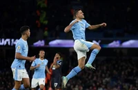 Man City thắng dễ Burnley, Liverpool ‘hủy diệt’ Chelsea