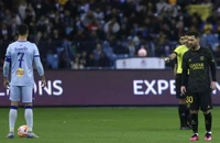 Ronaldo lỡ hẹn với Messi