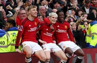 MU 'hủy diệt' West Ham, Chelsea thua sốc