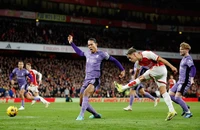 Thắng đẹp Liverpool, Arsenal trở lại đường đua vô địch