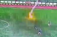 Cầu thủ Indonesia bị sét đánh tử vong trên sân