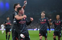 Man City và Real Madrid ‘đặt một chân’ vào tứ kết Champions League