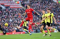 Brentford – Liverpool: The Kop bắn hạ “Bầy ong”
