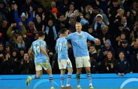 Man City áp sát ngôi đầu bảng Premier League