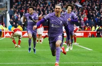 Liverpool thắng nghẹt thở, Chelsea gây thất vọng