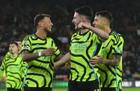 Arsenal – Brentford: “Pháo thủ” lên ngôi đầu Premier League