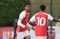 Thần đồng Arsenal ghi 10 bàn vào lưới Liverpool