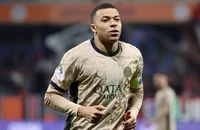 Barcelona cảnh báo Real Madrid về Mbappe