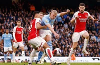 Man City và Arsenal bất phân thắng bại, Liverpool hưởng lợi