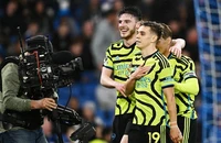 Arsenal lên đỉnh bảng xếp hạng Premier League