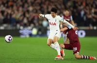 Newcastle - Tottenham: 'Gà trống cất tiếng gáy'