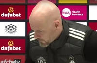 Ten Hag rời khỏi cuộc họp báo của MU