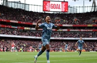 Arsenal thua sốc trên sân nhà