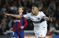 PSG, Dortmund ngược dòng vào bán kết Champions League