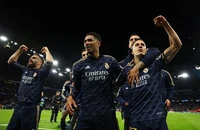 Man City, Arsenal cay đắng rời Champions League