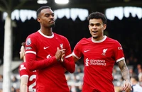 Hạ Fulham, Liverpool tiếp tục đường đua vô địch Premier League