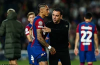 Xavi ‘quay đầu’ chính thức ở lại Barcelona