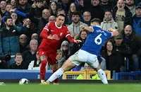 West Ham - Liverpool: The Kop hụt hơi