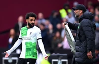 Salah im lặng vì sợ ‘cháy nhà’