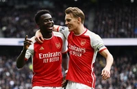 Arsenal tiếp tục giữ vững ngôi đầu bảng Premier League
