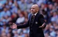 Ten Hag hé lộ HLV của MU mùa tới