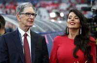 Vợ của ông chủ Liverpool phản pháo Man City