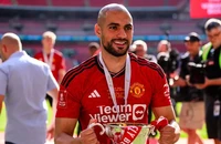 Amrabat nói về việc ký hợp đồng dài hạn với MU