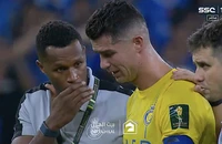 Ronaldo suy sụp, Neymar ăn mừng