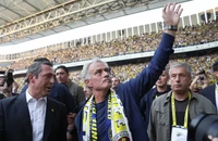 Mourinho được chào đón điên cuồng như một huyền thoại