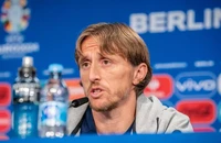 Luka Modric nổi giận đưa ra lời cảnh báo tới tuyển Tây Ban Nha