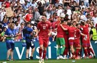 Serbia thoát thua ngoạn mục trước Slovenia