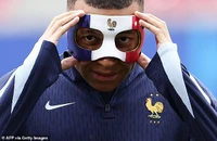 Ninja rùa Mbappe ra mắt, bị cấm đeo mặt nạ tuyển Pháp