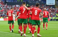 Ronaldo lại phá kỷ lục Euro và khoảnh khắc hài hước của thủ môn Man United