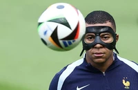 HLV Deschamps lo sợ Mbappe không nhìn thấy đường