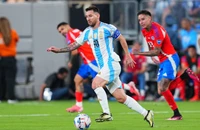 Argentina chật vật thắng Chile
