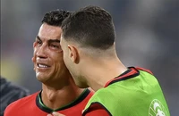 Ronaldo nói gì sau khi bật khóc vì đá hỏng phạt đền?