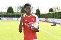 MU chiêu mộ thần đồng của Arsenal
