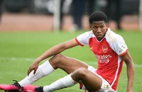 Thần đồng 16 tuổi lên tiếng chia tay Arsenal, chuẩn bị gia nhập MU