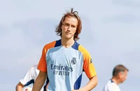 Real Madrid ra mắt thần đồng mới, MU và Chelsea ‘thèm khát’