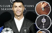Ronaldo khiến người hâm mộ sửng sốt với bộ phụ kiện 6 triệu bảng Anh