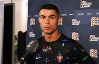 Ronaldo buông lời mỉa mai MU, Zidane có thể thay thế Ten Hag