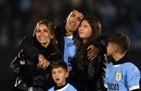 Suarez bật khóc nức nở trước tin nhắn đầy cảm xúc của Messi