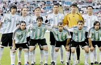 Messi đoàn tụ với đồng đội sau 16 năm
