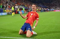 MU từ bỏ cầu thủ đang được so sánh với Zidane để mua Casemiro