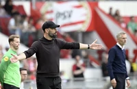 Van Nistelrooy được ủng hộ thay thế Ten Hag làm HLV trưởng MU
