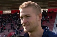 De Ligt gửi thông điệp rõ ràng sau khi ghi bàn cho MU rồi tập tễnh rời sân