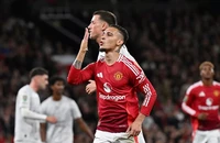 Ten Hag nói gì khi Rashford nhường đá phạt đền cho Antony?