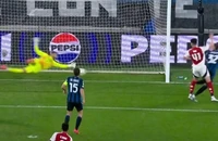 Thủ môn của Arsenal có pha cứu thua xuất sắc nhất từ trước đến nay